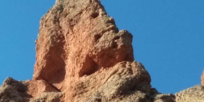 İNSAN SİLÜETLİ KAYALAR ŞAŞIRTIYOR