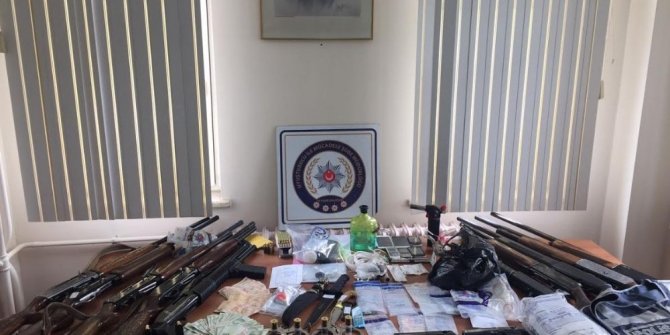 SUÇ ŞEBEKESİ ÇÖKERTİLDİ 21 GÖZALTI VAR