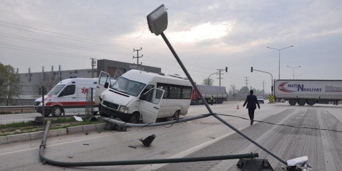 İŞÇİ SERVİSİNE TIR ÇARPTI! CAN PAZARI YAŞANDI