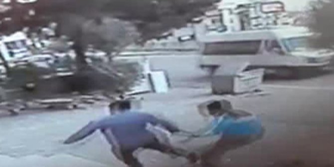 HIRSIZLARA GÖZCÜLÜK YAPAN ŞAHIS MARKET ÇALIŞANINI BIÇAKLADI