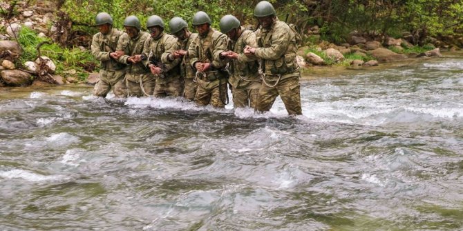 KOMANDO ADAYLARININ EĞİTİMİ NEFES KESTİ