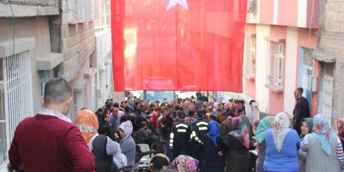 ŞEHİDİN AİLESİ ACI HABERİ ALDI