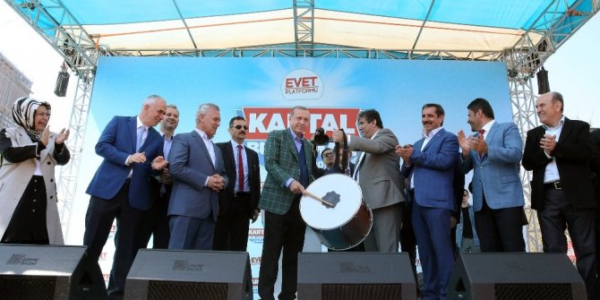 ERDOĞAN DAVUL ÇALDI