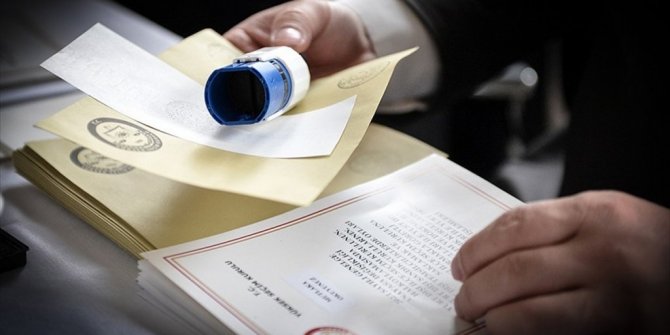 TÜRKİYE SANDIK BAŞINDA