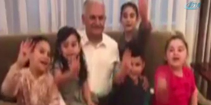 BAŞBAKAN YILDIRIM’DAN ’EVET’ KUTLAMASI