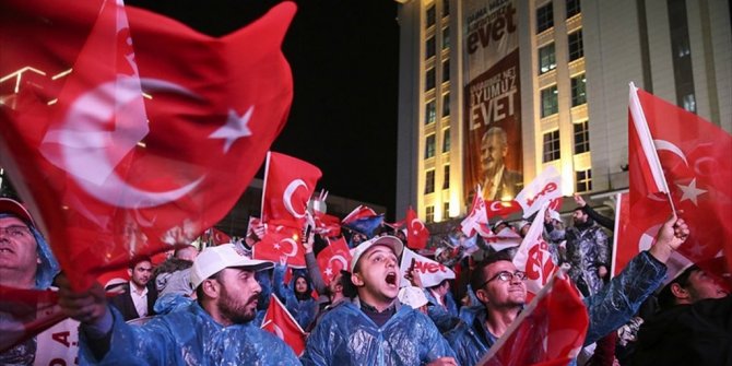 AK PARTİ'DE 'EVET ZAFERİ' COŞKUSU