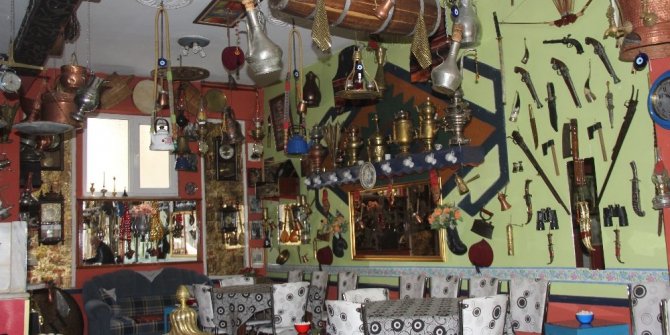 MÜZEYİ ARATMAYAN KAHVEHANE GÖRENLERİ ŞAŞIRTTI