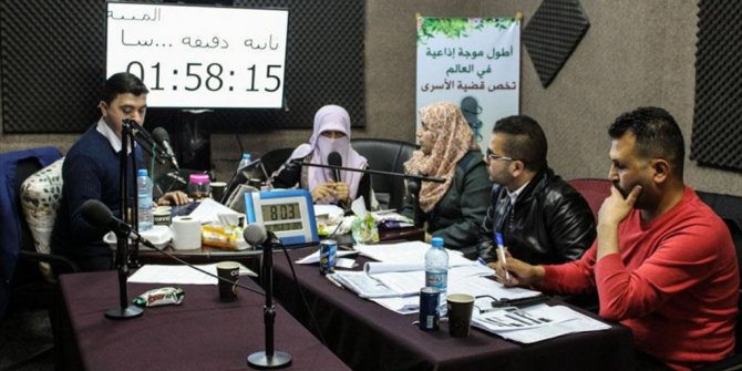 GAZZELİLER, DÜNYANIN EN UZUN RADYO RÖPORTAJINI YAPTI