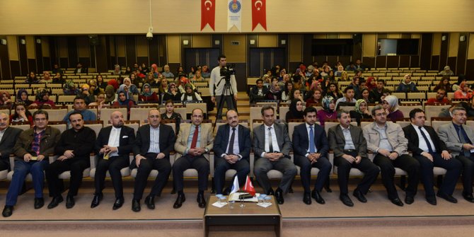 KSÜ’DE ‘HZ. PEYGAMBER VE ŞİİR’ KONULU KONFERANS DÜZENLENDİ