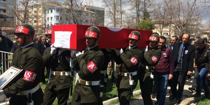 ASKERLER GÖZYAŞLARINA HAKİM OLAMADI