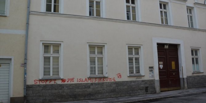 AVUSTURYA İSLAM TOPLUMU BİNASINA IRKÇI SALDIRI DÜZENLENDİ