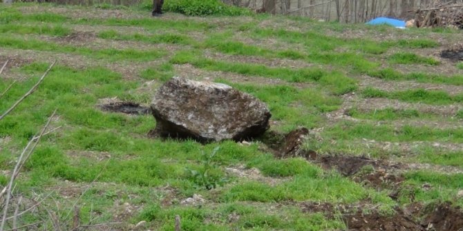 YOĞUN YAĞIŞ KAYALARI YERİNDEN OYNATTI