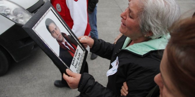 ŞEHİT ANNESİ GÖZYAŞLARINA BOĞULDU: "OĞLUM BENİ NASIL BIRAKTIN"