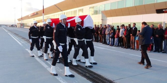 ŞEHİT POLİS MURAT KÖDÜK’ÜN CENAZESİ MEMLEKETİNE GETİRİLDİ