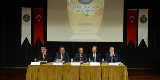 “İDEAL BİR EĞİTİMCİ OLARAK HZ. PEYGAMBER” KONULU PANEL DÜZENLENDİ