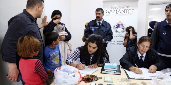 ALTIN DİŞLİ, SON MODEL TELEFONLU DİLENCİLER