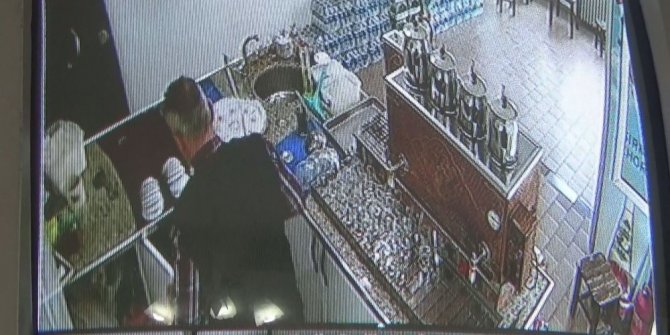 ÇAY ASKISINI ALIP KAÇTI