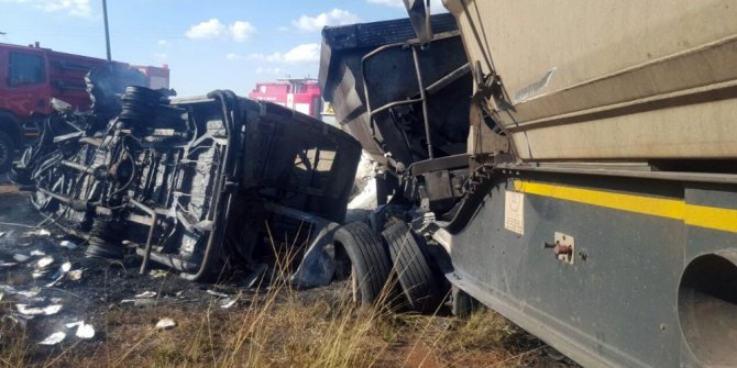 OTOBÜS KAZASINDA: 20 ÖĞRENCİ ÖLÜ