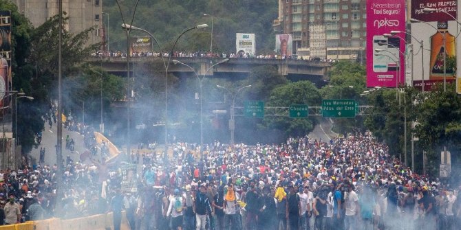 VENEZUELA’DA İKTİDAR VE MUHALEFET SOKAKLARDA: 7 ÖLÜ