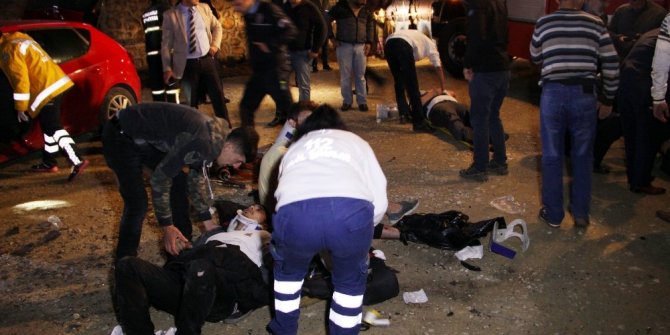 İKİ OTOMOBİL KAFA KAFAYA ÇARPIŞTI:YARALILAR VAR