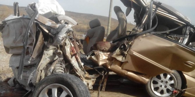 FECİ KAZADA: 2 ÖLÜ 3 YARALI