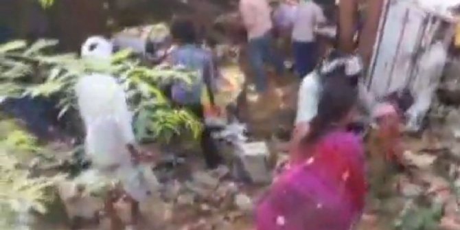 YARDIM ETMEK YERİNE SOYDULAR