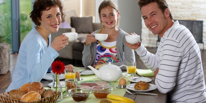 ALMANLAR ÇAY İÇMEYE BAŞLADI