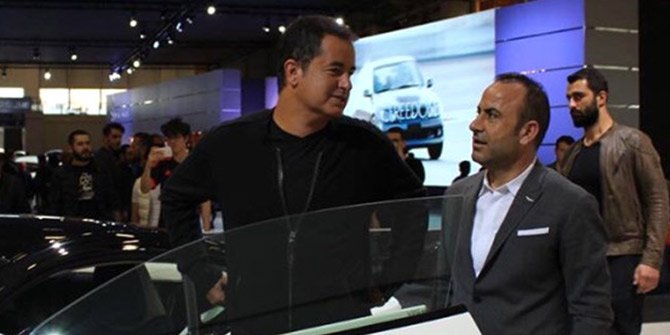 ACUN ILICALI, KATILDIĞI İSTANBUL AUTOSHOW'DA ARACINI BİZZAT TESLİM ALDI