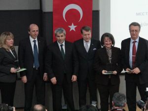 Bakan Ergünden Esprili Örnek