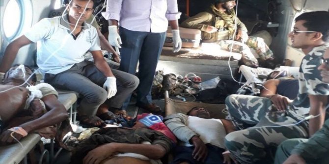 HİNDİSTAN KARIŞTI: 24 POLİS ÖLDÜ