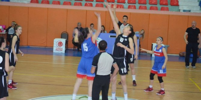 BEŞİKTAŞ VE GALATASARAY KOL KOLA FİNALLERDE