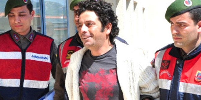 İÇİCİ DEĞİL TORBACI! ÜNLÜ OYUNCUNUN EVİNDEN ÇIKAN UYUŞTURUCU DÜZENEĞİ ŞAŞIRTTI!