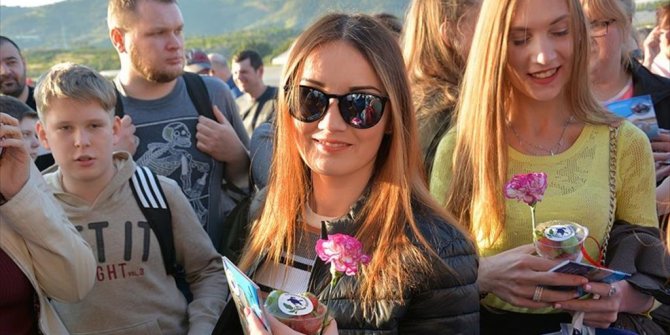 RUS TURİSTLER 'CHARTER' İLE ALANYA'YA GELDİ