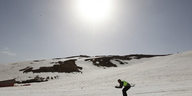 NİSAN AYINDA KAYAK YARIŞMASI