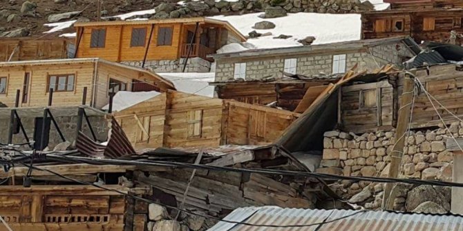 RİZE’DE HORTUM ÇATILARI UÇURDU