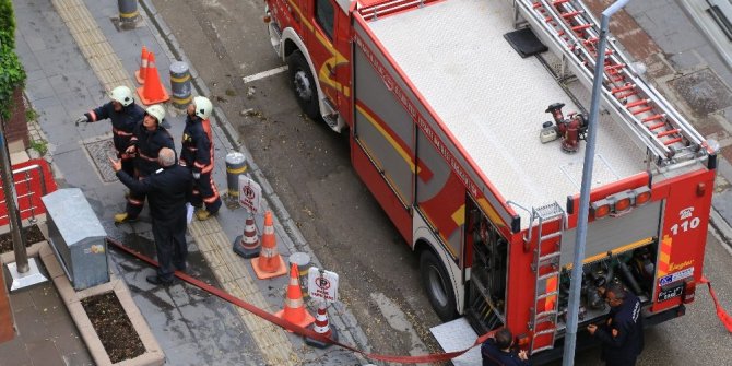 İÇİŞLERİ BAKANLIĞI EK HİZMET BİNASI YANINDA YANGIN PANİĞİ