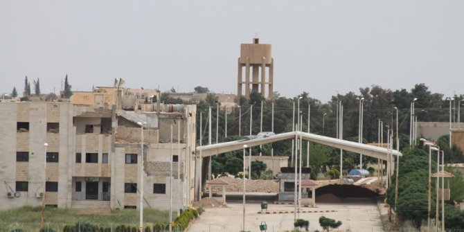 SINIRDA GÜVENLİK KULELERİ VE MEVZİLER YAPILIYOR