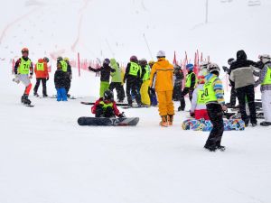 Kayak Kazası Sonucu Yaralanan Sporcu, Hastaneden Taburcu Olduktan Sonra Katıldığı Yarışlarda Birinci Oldu
