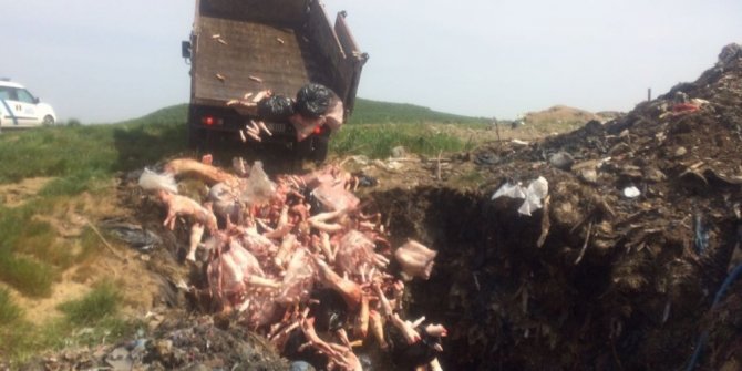 KAZA YAPAN ARAÇTAN 2 TON KAÇAK ET ÇIKTI