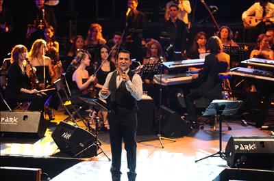 Ferhat Göçerden müzik ziyafeti