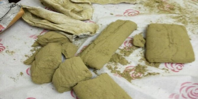 KARI KOCANIN ÇANTASINDAN ESRAR ÇIKTI