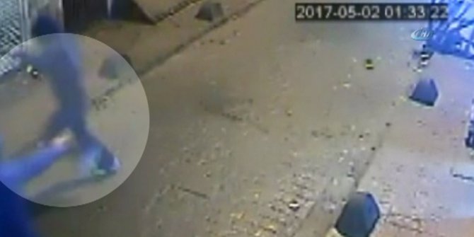 BEYOĞLU’DA YAŞANAN SİLAHLI KAVGA KAMERADA