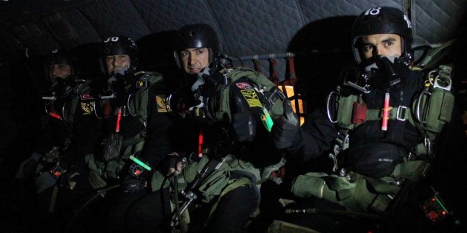 KOMANDOLAR 10 BİN FİTTEN ATLADI