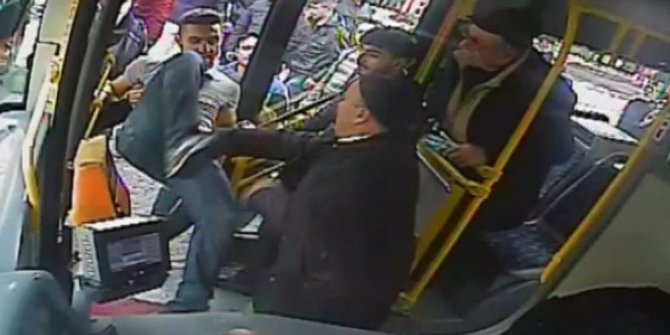 OTOBÜS ŞOFÖRÜNE TEKMELİ SALDIRDI!