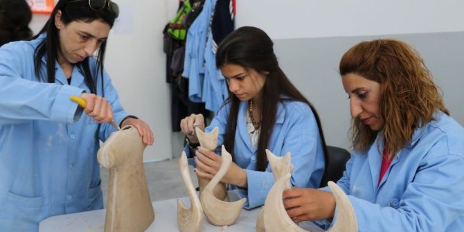 ÇAMURDAN SANATA KADINLAR İLGİ GÖSTERDİ