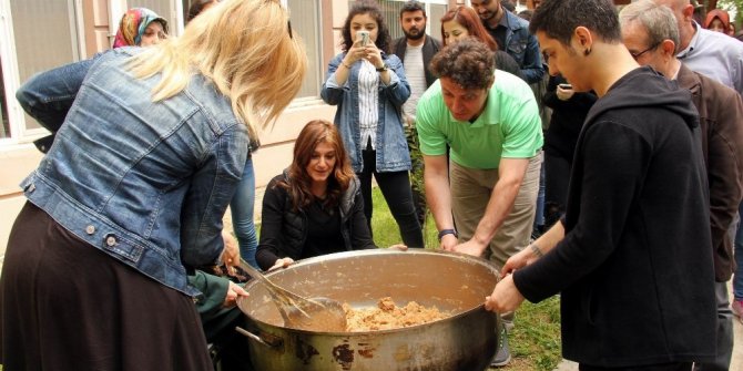 LEONARDO DA VİNCİ’NİN HELVASINI KAVURDULAR