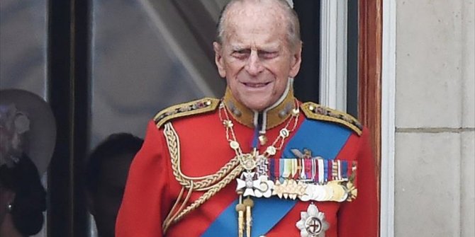 İNGİLTERE KRALİÇESİ'NİN EŞİ PHİLİP KRALİYET GÖREVLERİNİ BIRAKACAK