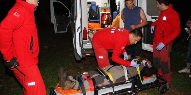 DOLUYA TUTULAN RUS PARAŞÜTÇÜ ORMANLIK ALANA DÜŞTÜ