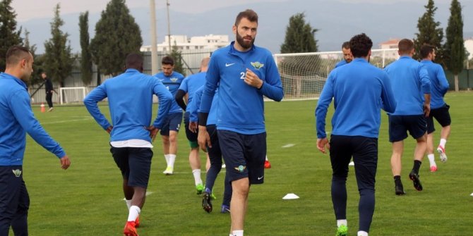 AKHİSAR BELEDİYESPOR’DA 7 FUTBOLCU SARI KART SINIRINDA