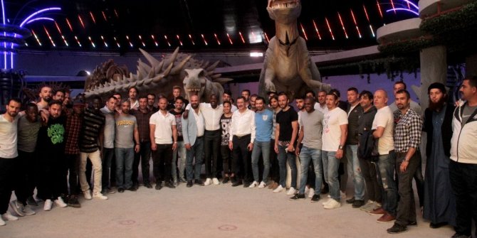 OSMANLISPORLU FUTBOLCULAR DOYASIYA EĞLENDİ